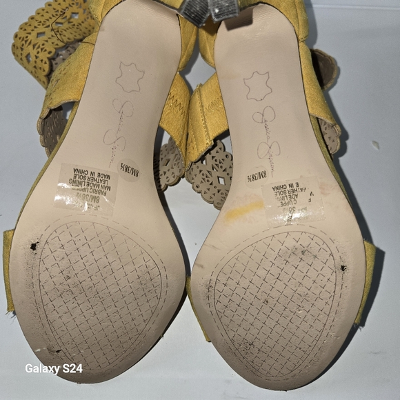 Jessica Simpson Jills 3 Butterscotch Laser Cut Suede Heels Size 8.5 - Picture 8 of 8